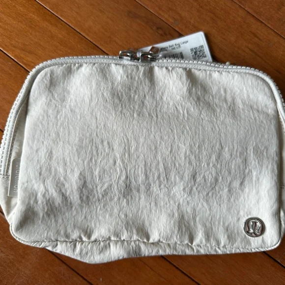 Brand NWT - Lululemon Cream Everywhere Belt Bag - Large - Picture 1 of 2